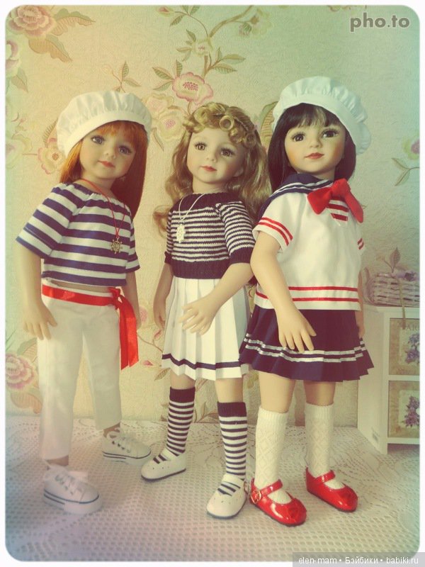 Открытка, трое