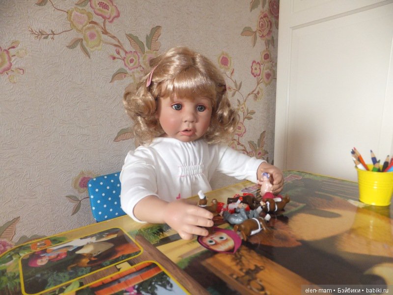 За столиком