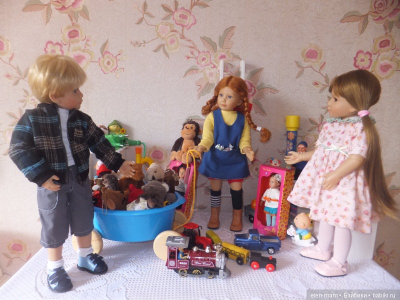 Много игрушек