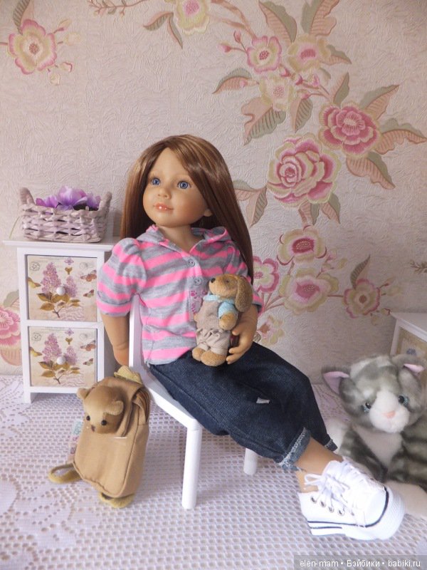 Юлика переоделась