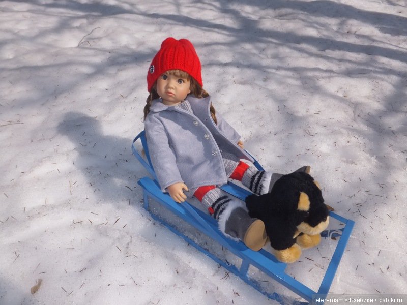 Оливия на санках 2