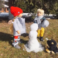 "Вот она, Весна, какая!)".  Куклы Kidz'n'Cats на весенней прогулке