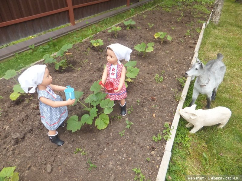 Кира, Нюра, коза и поросёнок