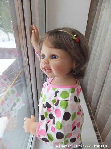 Мия на окне