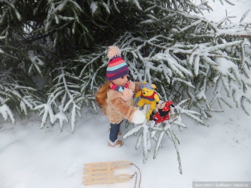 Алёнка на зимней прогулке 2