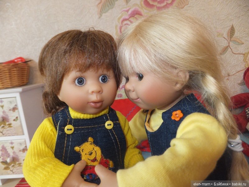 Даня и Маруся шепчутся