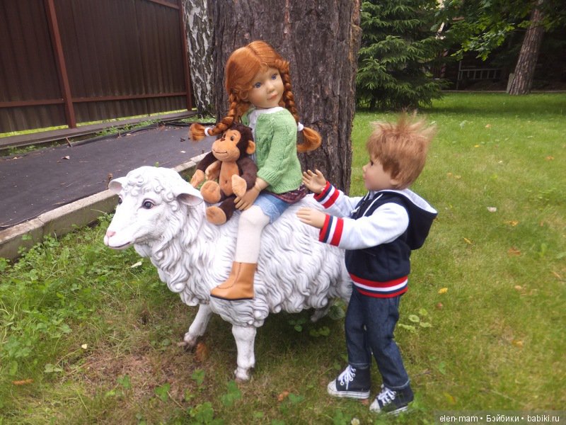 Юлика и Ден, овечка