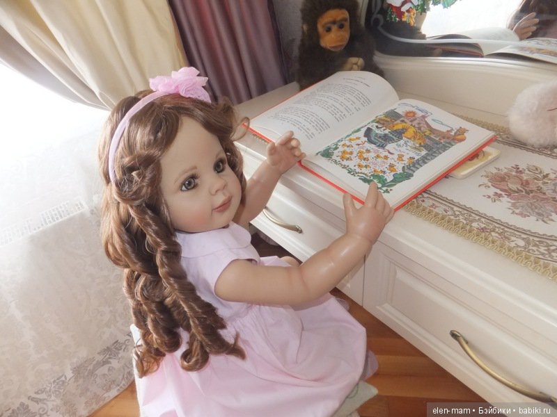 Кристина с книжкой