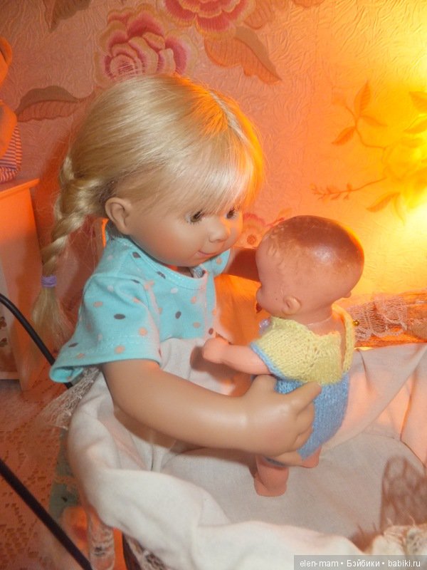 Маруська с пупсом