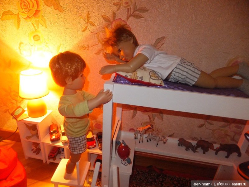 Денис и Филипп в своей комнате