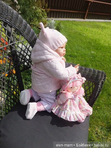 Маруся на прогулке, весна