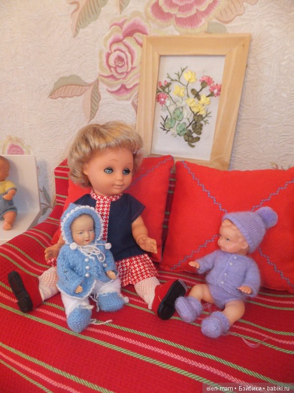 Юлька ГДР и пупсики, разговаривают