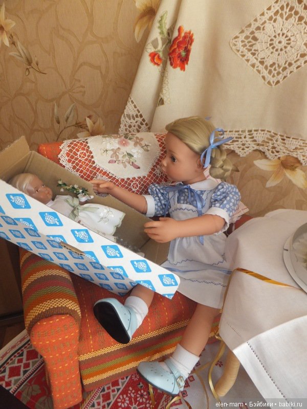 Нюра и кукла