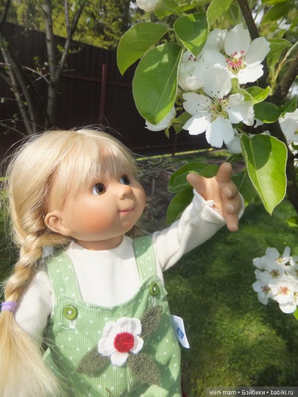 Маруся и яблоневый цвет