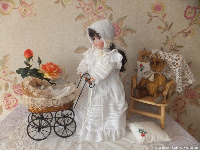 Варя с коляской