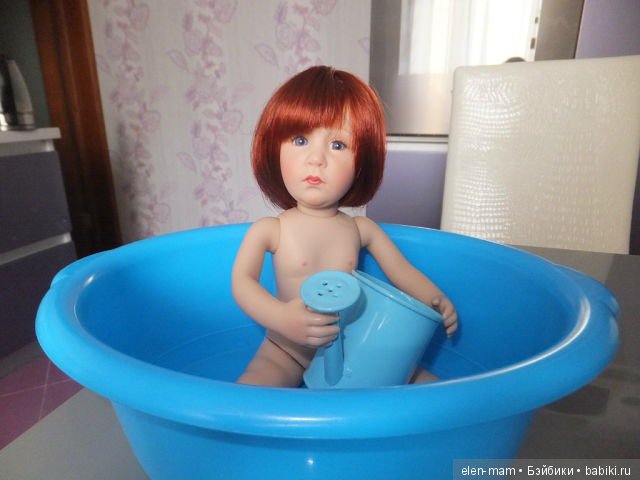 Мицци купается