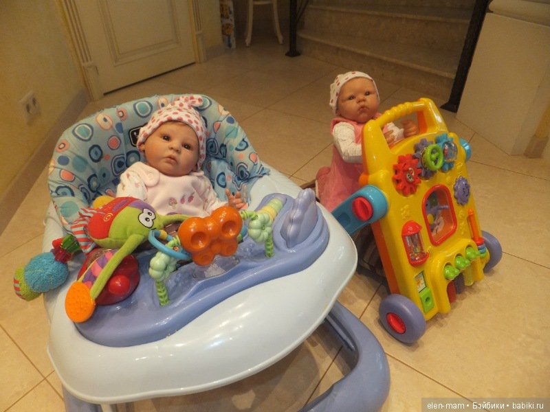 Маша и Стеша играют вместе