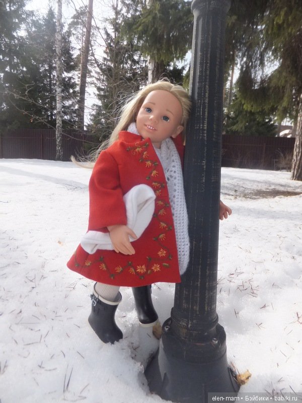 Галочка гуляет во дворе 2