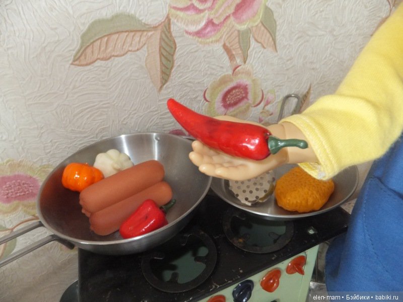 Перчик в руке 2