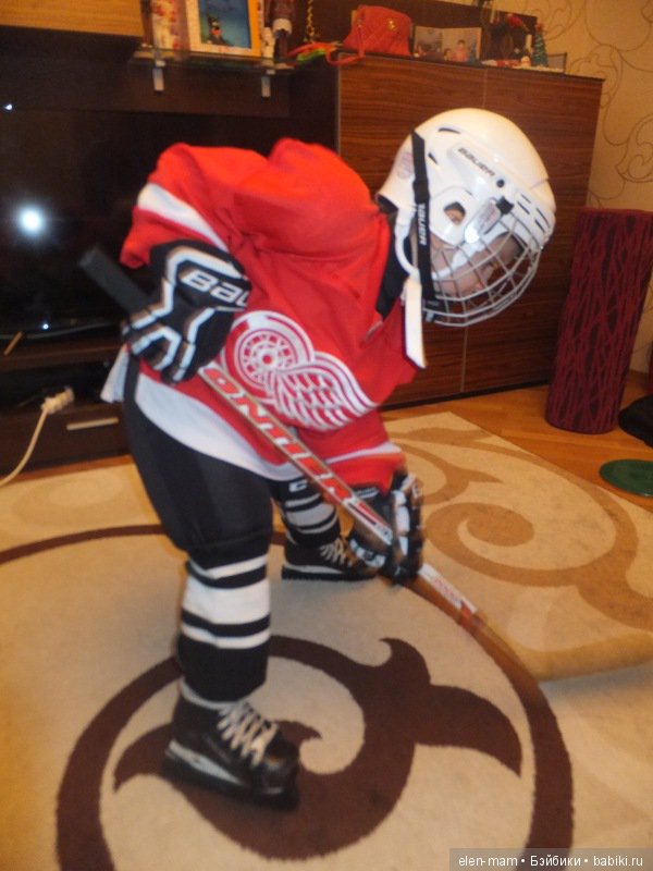 Хоккей на ковре))