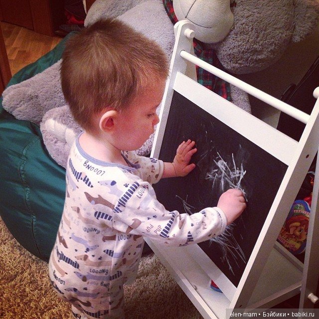 Рисует на доске