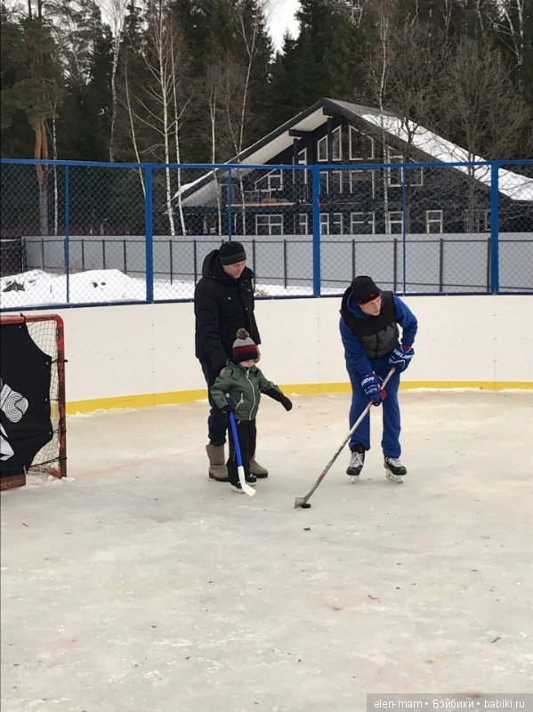 В посёлке, каток