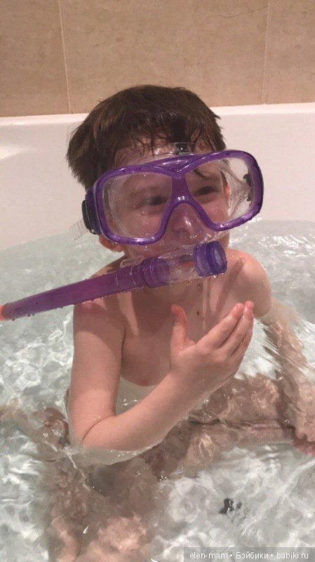 В ванной, очки