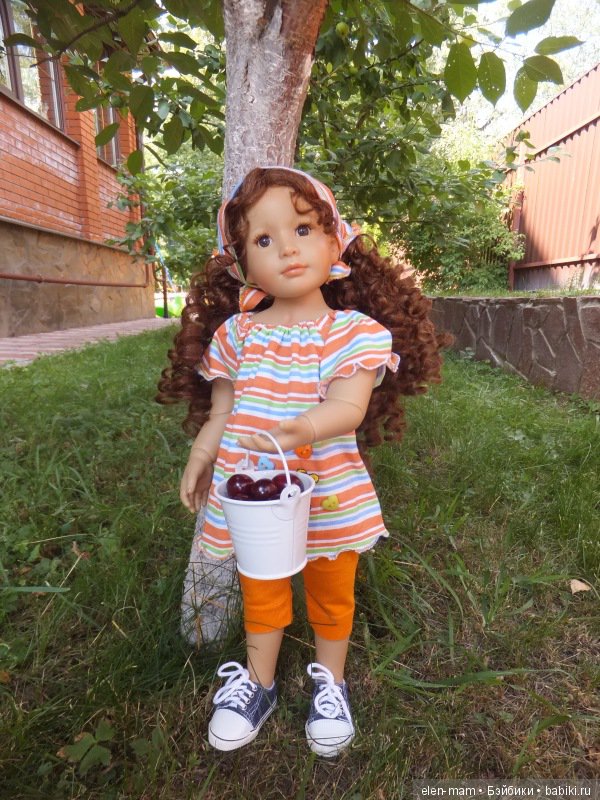 У меня целое ведёрко вишен!