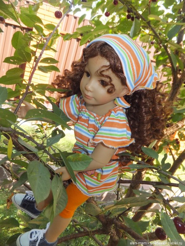 Элен на дереве