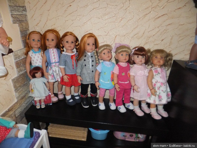 Готц, около стеллажа-перегородки