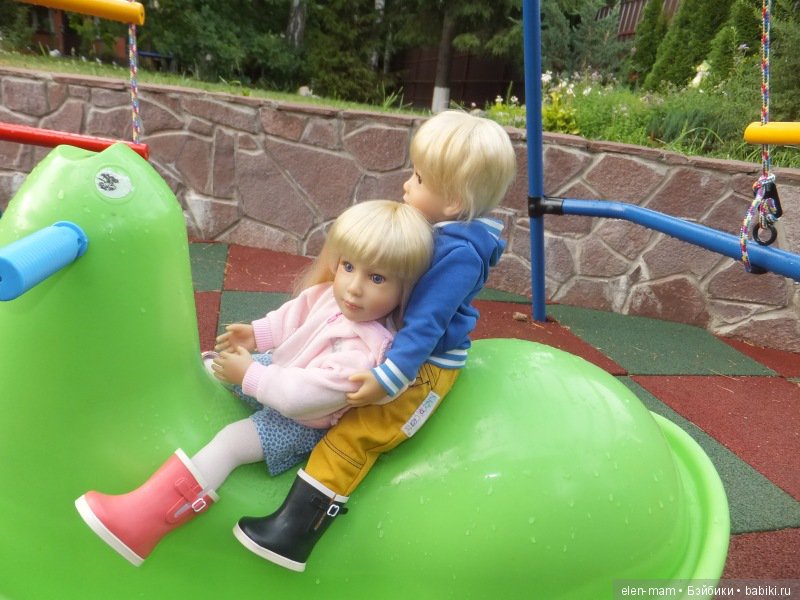 Катаются вместе