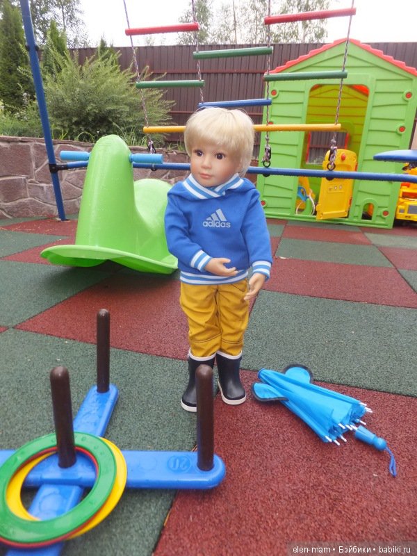 Дождливая погода нам не помеха. Куклы Kidz'n'Cats на прогулке