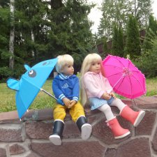 Дождливая погода нам не помеха. Куклы Kidz'n'Cats на прогулке