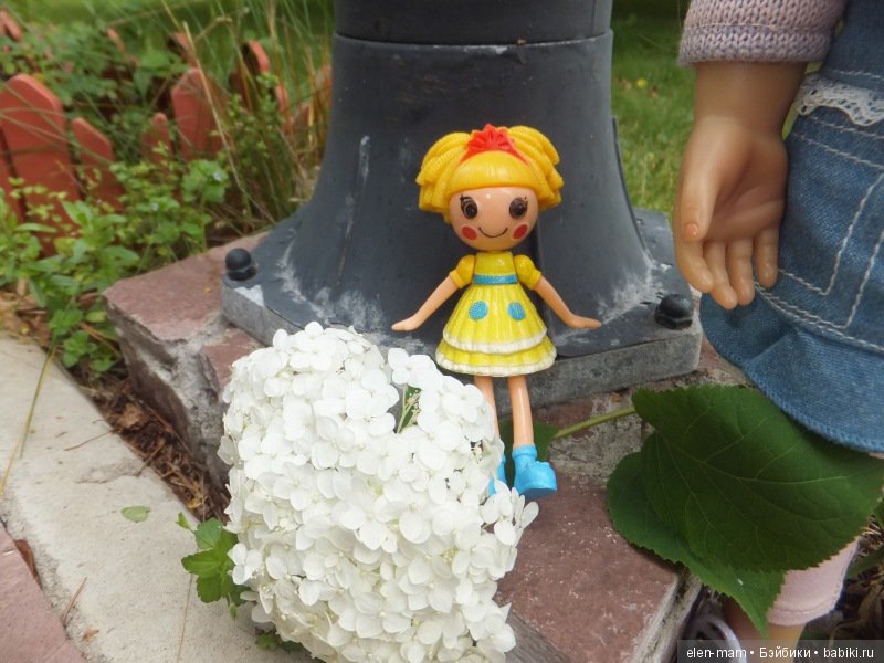 Куколка, цветы