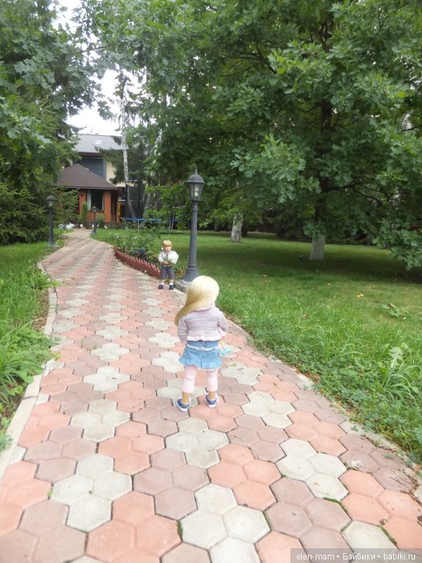 Анжелика идёт