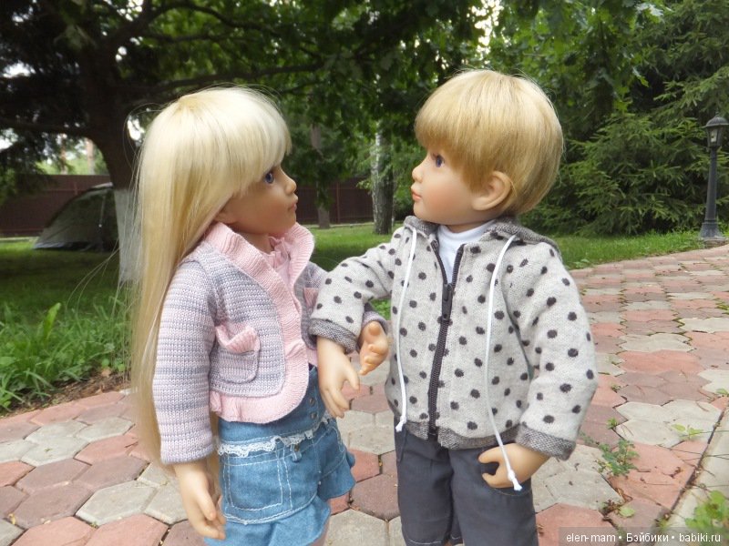 Взяла под руку