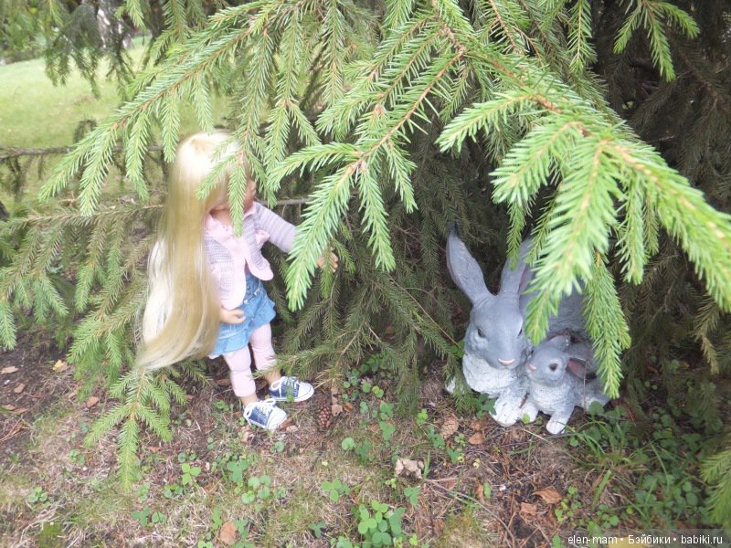 Зайчиха с зайчонком