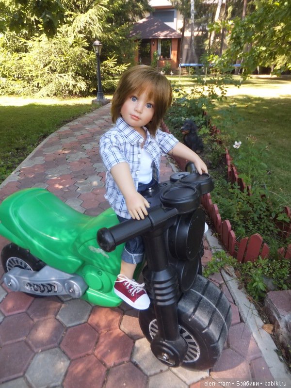 Марк на мотике