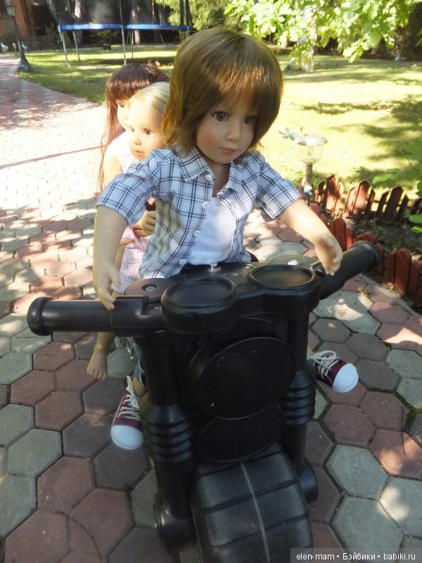 Марк затормозил