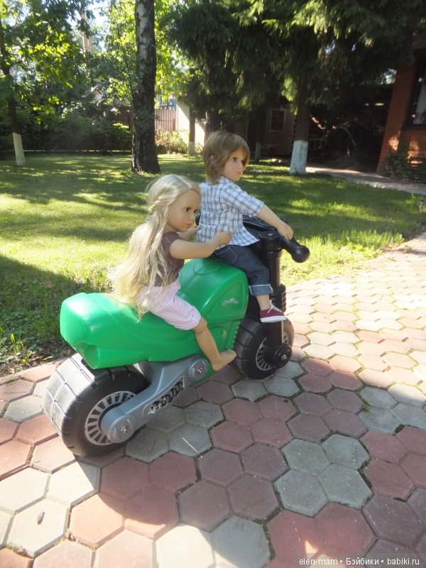 Паула катается с Марком