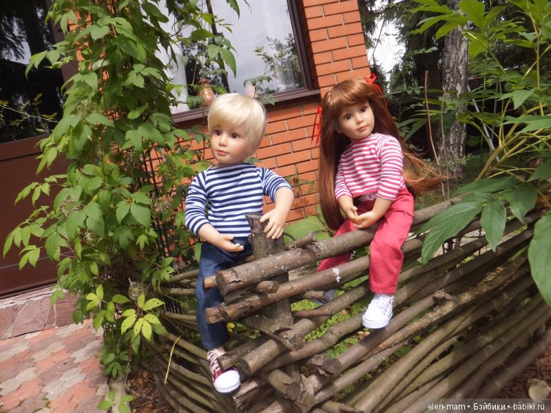 Дети на плетне