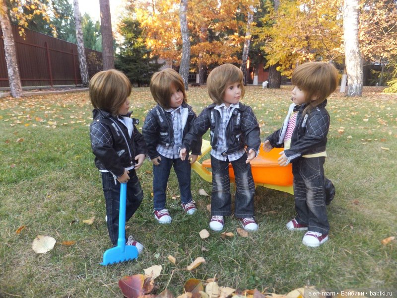 Обступили со всех сторон