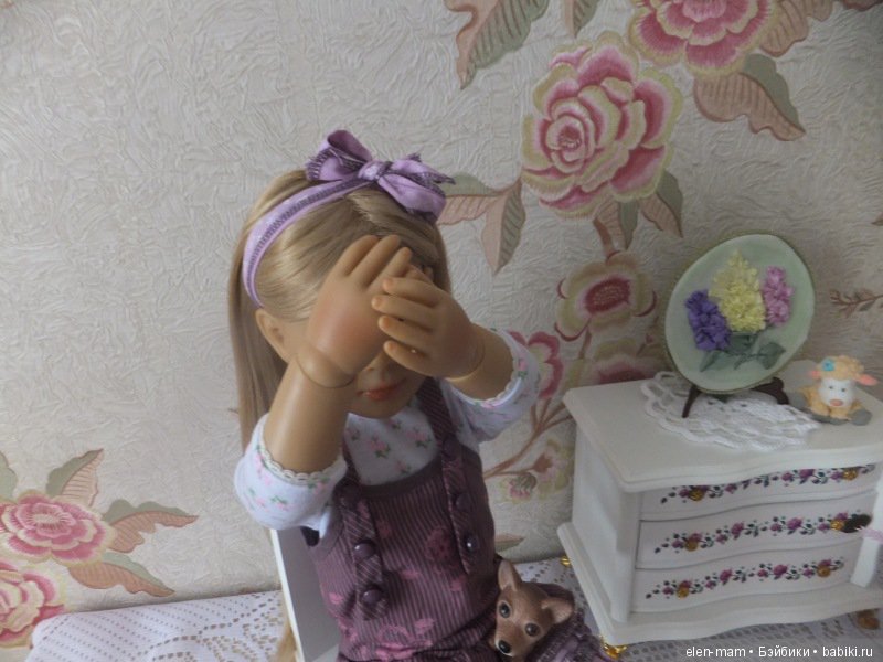 Прикрыла глаза ладошками