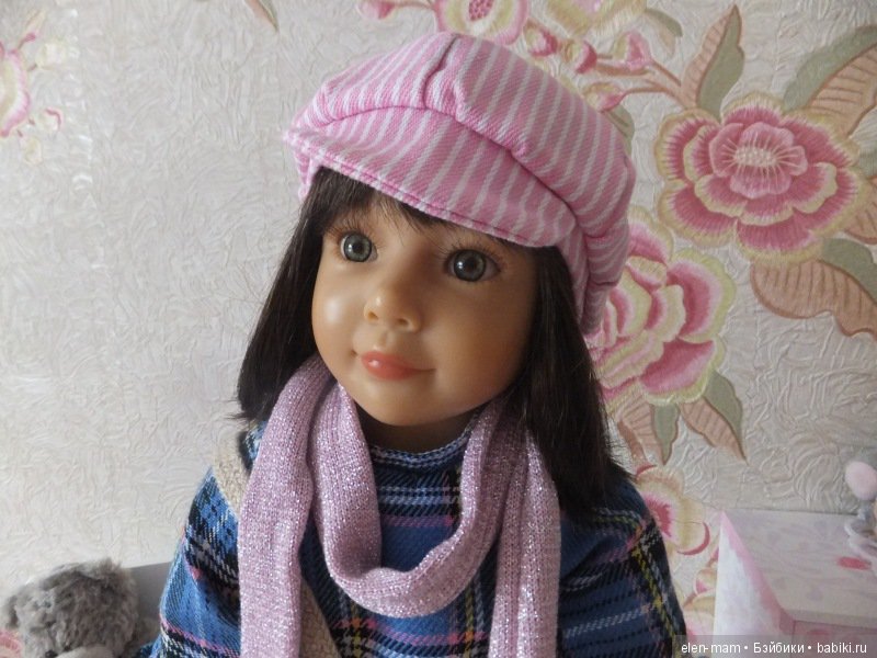 розовая кепка