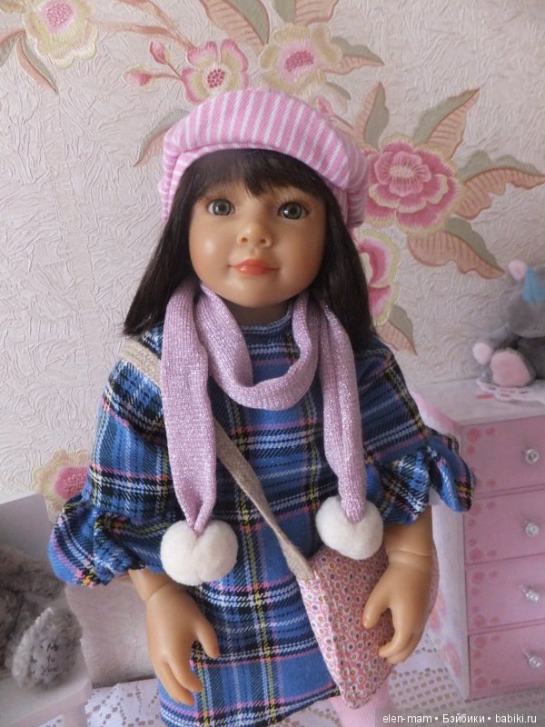 розовая кепка