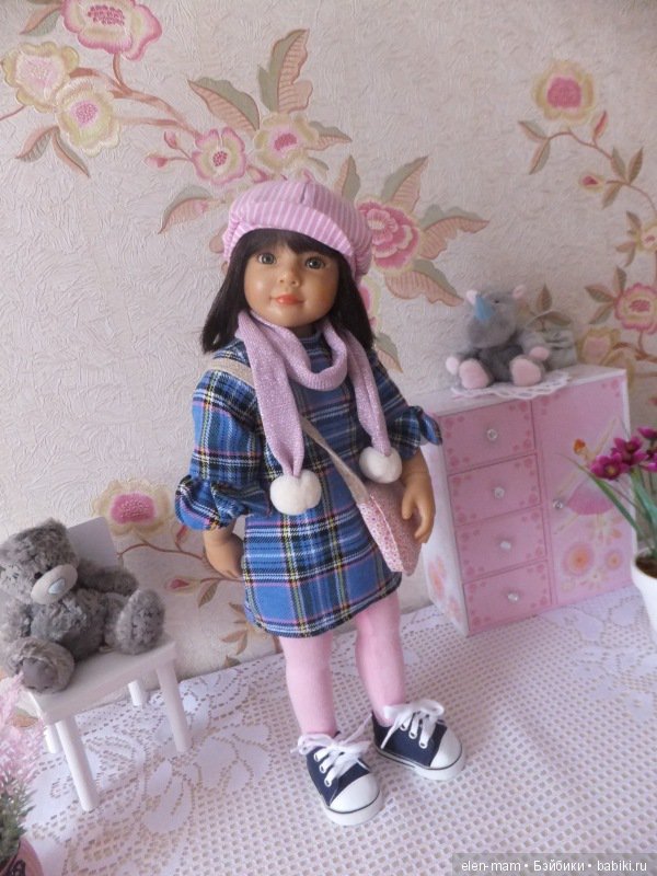 розовая кепка