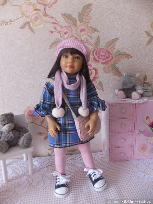 розовая кепка