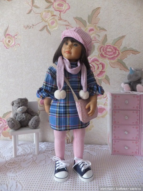 розовая кепка