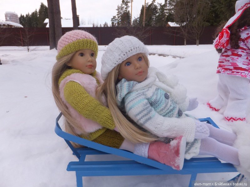 близняшки на санках