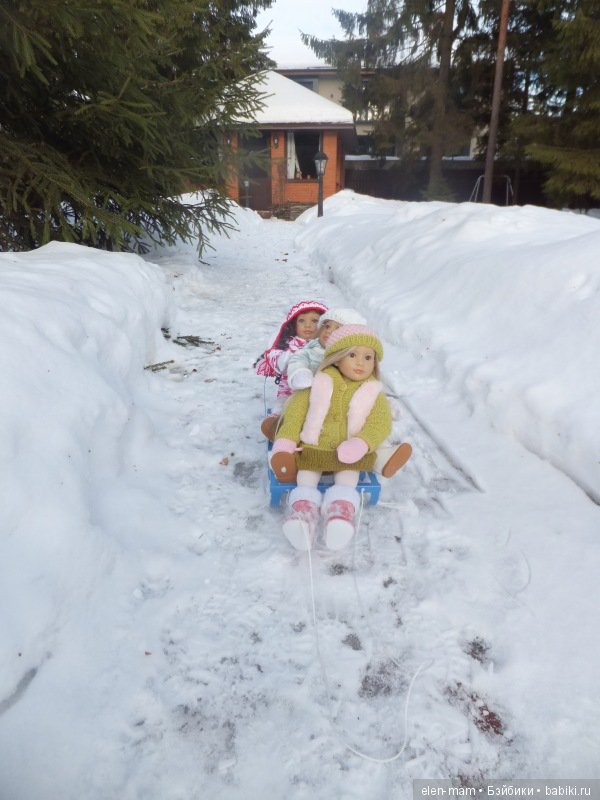 Грейс, Гретта и Лаура. Девчонки Kidz'n'Cats на прогулке